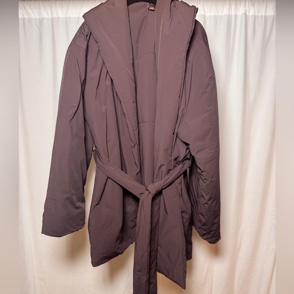 NikeSKIMS Woven Nylon Womens Wrap Jacket Phoenix Med NWOT SOLD OUT